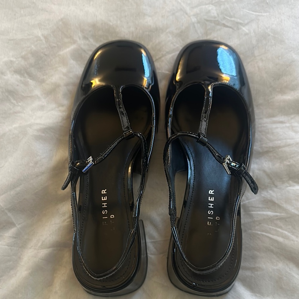 Marc Fisher Black Patent Leather Heels T-Strap - Picture 4 of 5